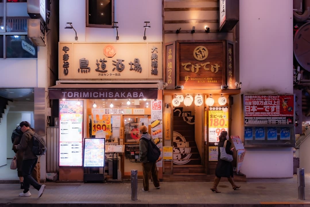 上海眼科专家走进西藏 “造血式赋能”、展开“长效共建”